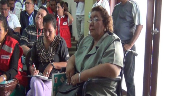 La ropa blanca para un muy pequeño pecho